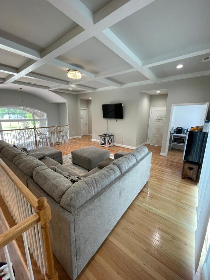 La Casa Grande Hosting Apartment Whitsett Екстериор снимка